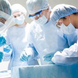 kirurško povečanje penisa